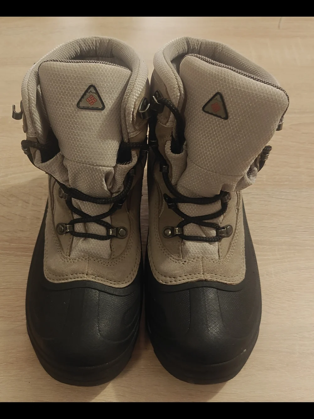Columbia Boots Women’s 7.5 Water Resistant Thermolite Hiking Ankle